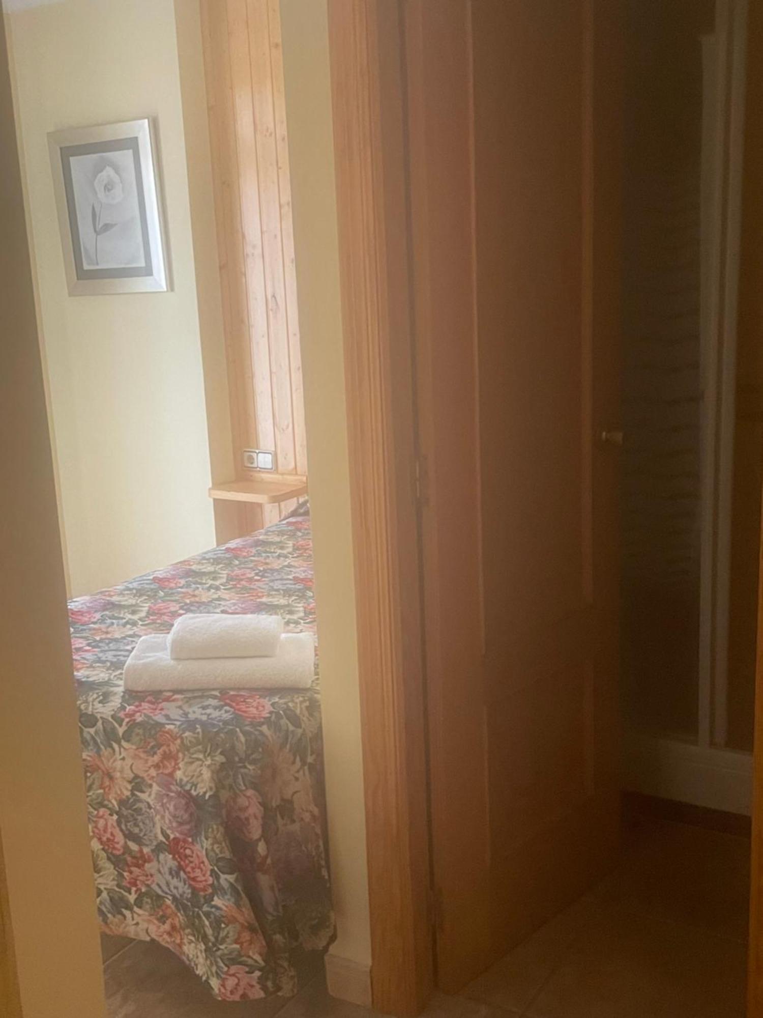 La Posa Hostel Villar del Arzobispo Luaran gambar