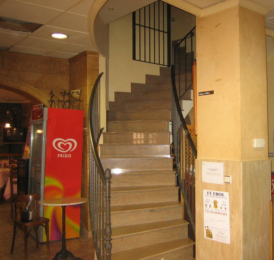 La Posa Hostel Villar del Arzobispo Luaran gambar